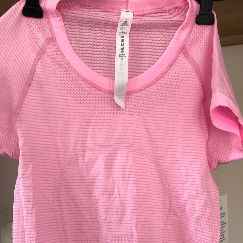 Lululemon Swiftly Tech short sleeve size 2